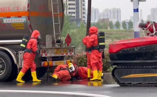 33噸危化品槽罐車突發(fā)泄漏