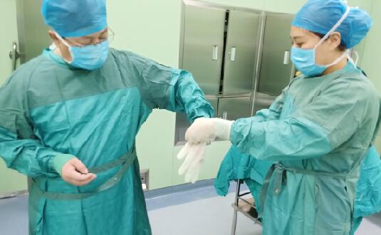 手術衣穿戴步驟方法