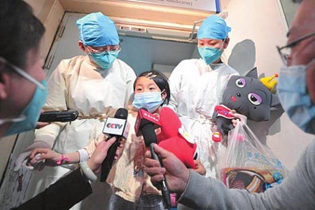 戴著3M1860N95防塵口罩走出監護病房