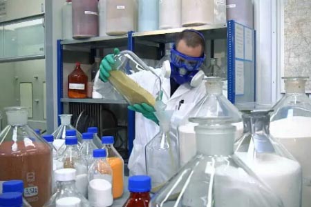 實(shí)驗(yàn)室穿戴個(gè)人防護(hù)用品示意圖