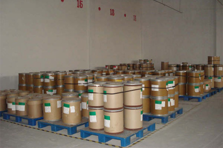 可燃氣體探測器、盛漏托盤是化學品倉庫中最常用的防泄漏器材