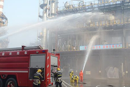 火災(zāi)高危單位進(jìn)行實(shí)際消防演練