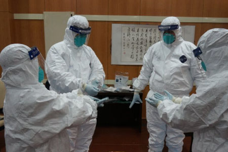 進入埃博拉疫區穿戴埃博拉防護用品