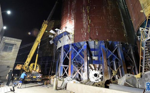 氧化鋁廠槽體墜落現(xiàn)場圖