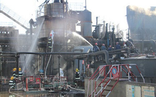 煤氣泄露消防員現(xiàn)場救援圖